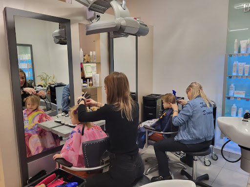 MasterCut by Marianne Schimann In Imst