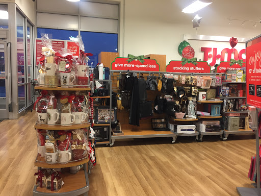 Department Store «T.J. Maxx», reviews and photos, 1751 Ritchie Station Ct, Capitol Heights, MD 20743, USA