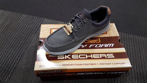 Shoe Store «DSW Designer Shoe Warehouse», reviews and photos, 520 E Waterfront Dr, Homestead, PA 15120, USA