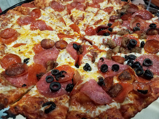 Pizza Restaurant «Round Table Pizza», reviews and photos, 5250 Faculty Ave, Lakewood, CA 90712, USA
