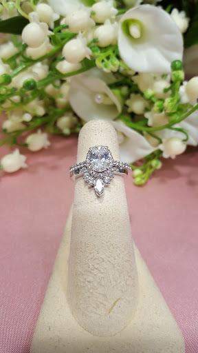 Jewelry Store «Bergstrom Jewelers», reviews and photos, 1695 West End Blvd, St Louis Park, MN 55416, USA