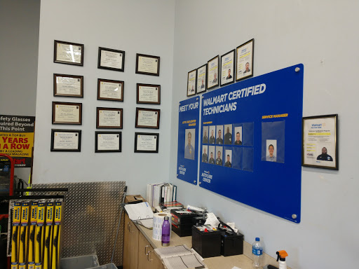 Tire Shop «Walmart Tires & Auto Parts», reviews and photos, 3900 Fountain Square Pl, Waukegan, IL 60085, USA