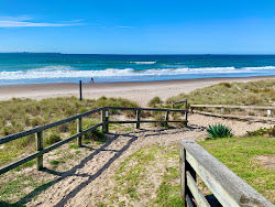 Foto van Papamoa Beach met recht en lang