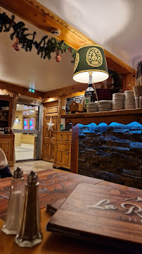 Atmosphère du Restaurant familial La Raclette à Isola - n°6