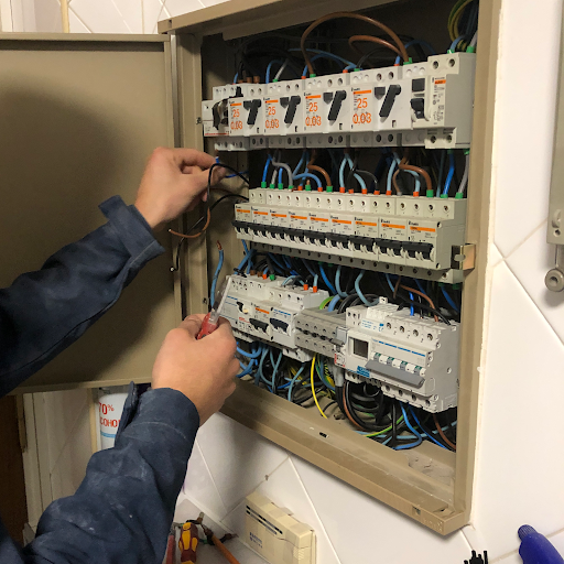 Electricidad Alain López: Instalaciones Eléctricas & Mantenimiento en Logroño, La Rioja