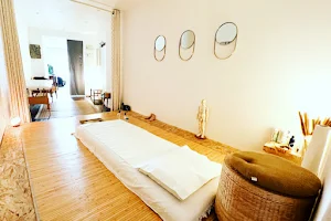 Body Therapy Arles/ Holistic therapy/ Thai traditional massage image