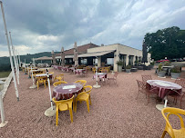 Atmosphère du Restaurant français La Terrasse du Beaujolais à Chiroubles - n°1