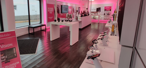 Cell Phone Store «T-Mobile», reviews and photos, 94 S Washington Ave, Bergenfield, NJ 07621, USA