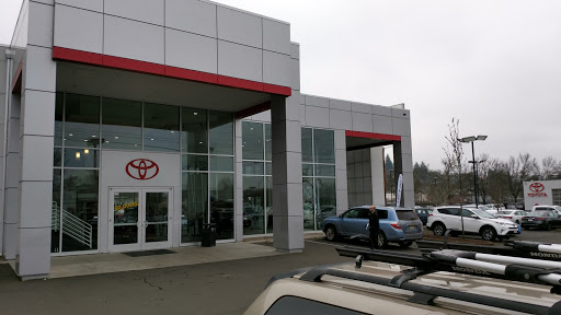 Toyota Dealer «Lithia Toyota of Springfield», reviews and photos, 163 S 9th St, Springfield, OR 97477, USA