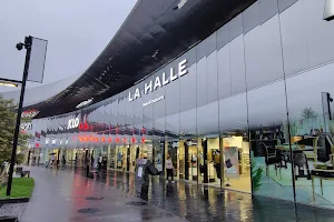 LA HALLE image