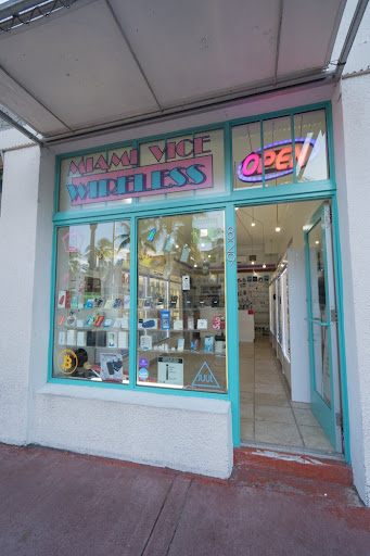 Cell Phone Store «Hotline Bling Wireless», reviews and photos, 829 Washington Ave, Miami Beach, FL 33139, USA