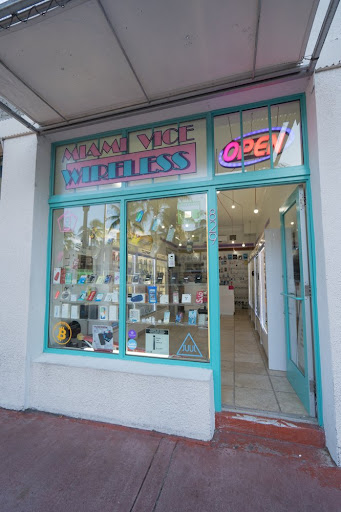 Cell Phone Store «Hotline Bling Wireless», reviews and photos, 829 Washington Ave, Miami Beach, FL 33139, USA