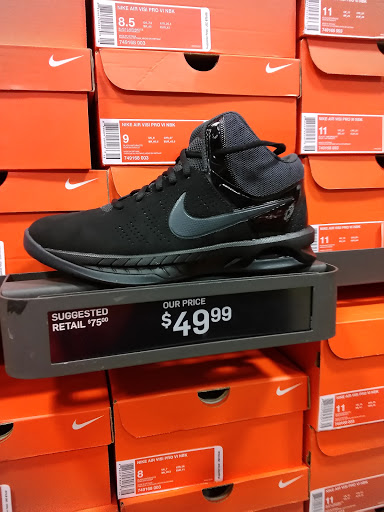 Sporting Goods Store «Nike Factory Store», reviews and photos, 5195 Factory Shops Blvd, Ellenton, FL 34222, USA