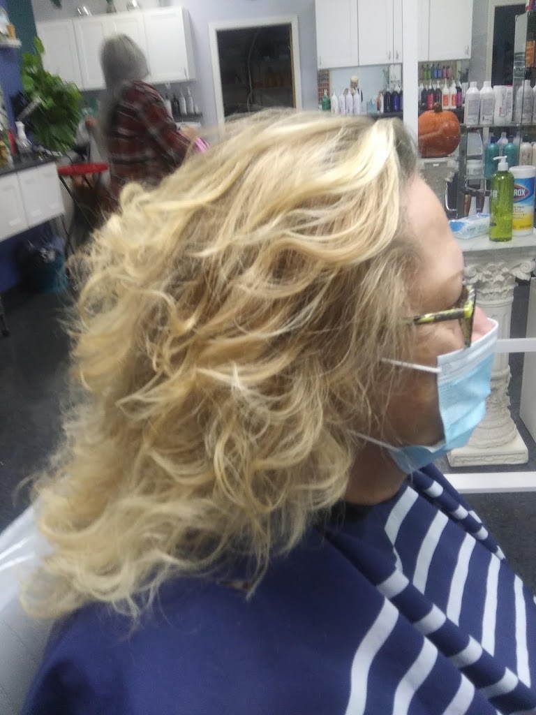 Alberta's Hair Designs 04605