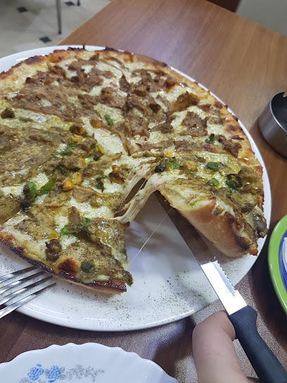 Altannour Pizza - 6449+QRH، محمد رفعت, Aleppo, Syria