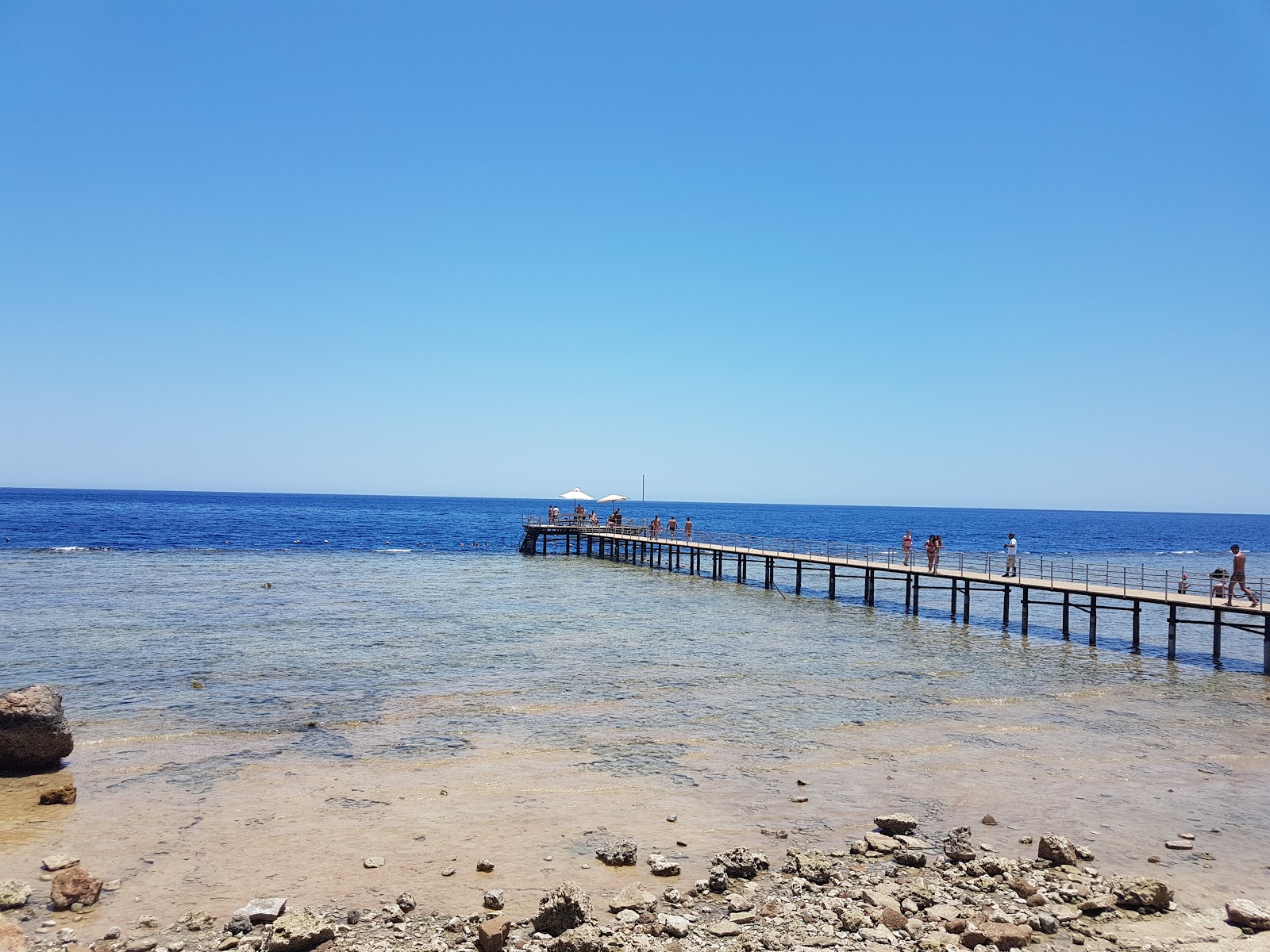 Foto av St. George Coral Beach med turkos rent vatten yta