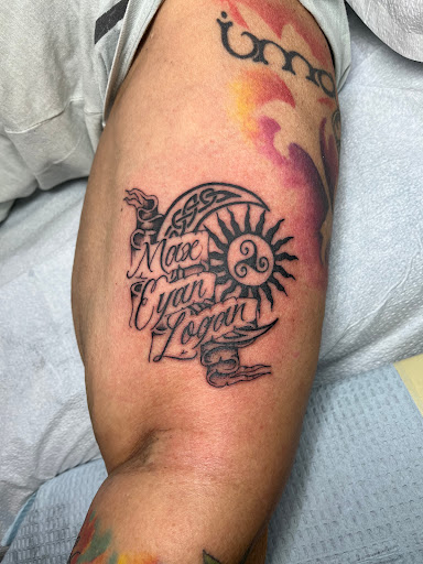 Explore kneecap tattoo ideas, creative tattoo ideas in Oakville, available at Brass City Tattoo