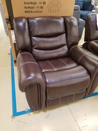 Outlet Store «Rooms To Go Outlet Furniture Store - Grand Prairie», reviews and photos, 2725 TX-360 #100, Grand Prairie, TX 75052, USA