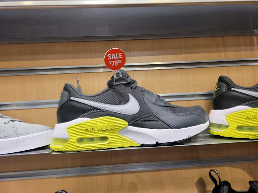 Sporting Goods Store «SCHEELS», reviews and photos, 2800 S Columbia Rd, Grand Forks, ND 58201, USA