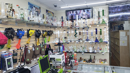 Tobacco Shop «Vape & Smoke Shop - Pines», reviews and photos, 2072 N University Dr, Pembroke Pines, FL 33024, USA