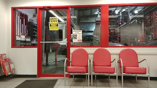 Tire Shop «Discount Tire Store - Kirkland, WA», reviews and photos, 12410 NE 124th St, Kirkland, WA 98034, USA