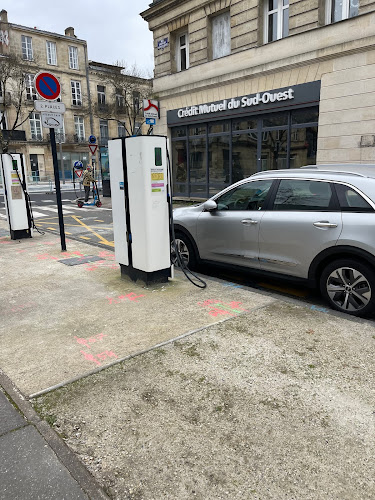 Borne de recharge de véhicules électriques Bordeaux Métropole Charging Station Bordeaux