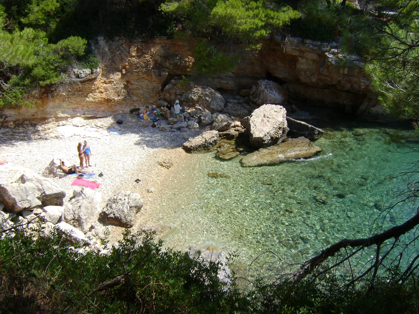 Foto di Alex beach con micro baia