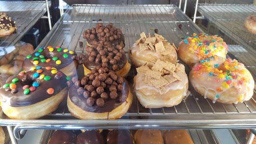 Donut Shop «Sweet Retreat Donuts», reviews and photos, 924 Pacific Coast Hwy, Long Beach, CA 90806, USA