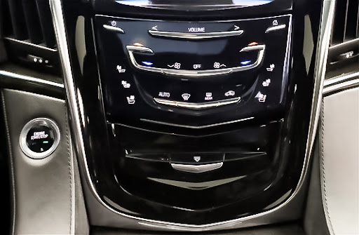 Cadillac Dealer «Motor Werks Cadillac of Barrington», reviews and photos, 206 N Cook St, Barrington, IL 60010, USA