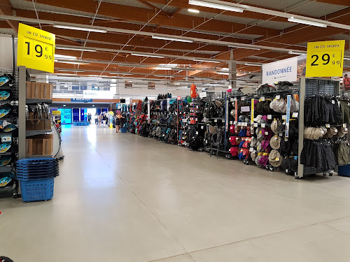 Magasin d'articles de sports Decathlon Bois Sénart Cesson