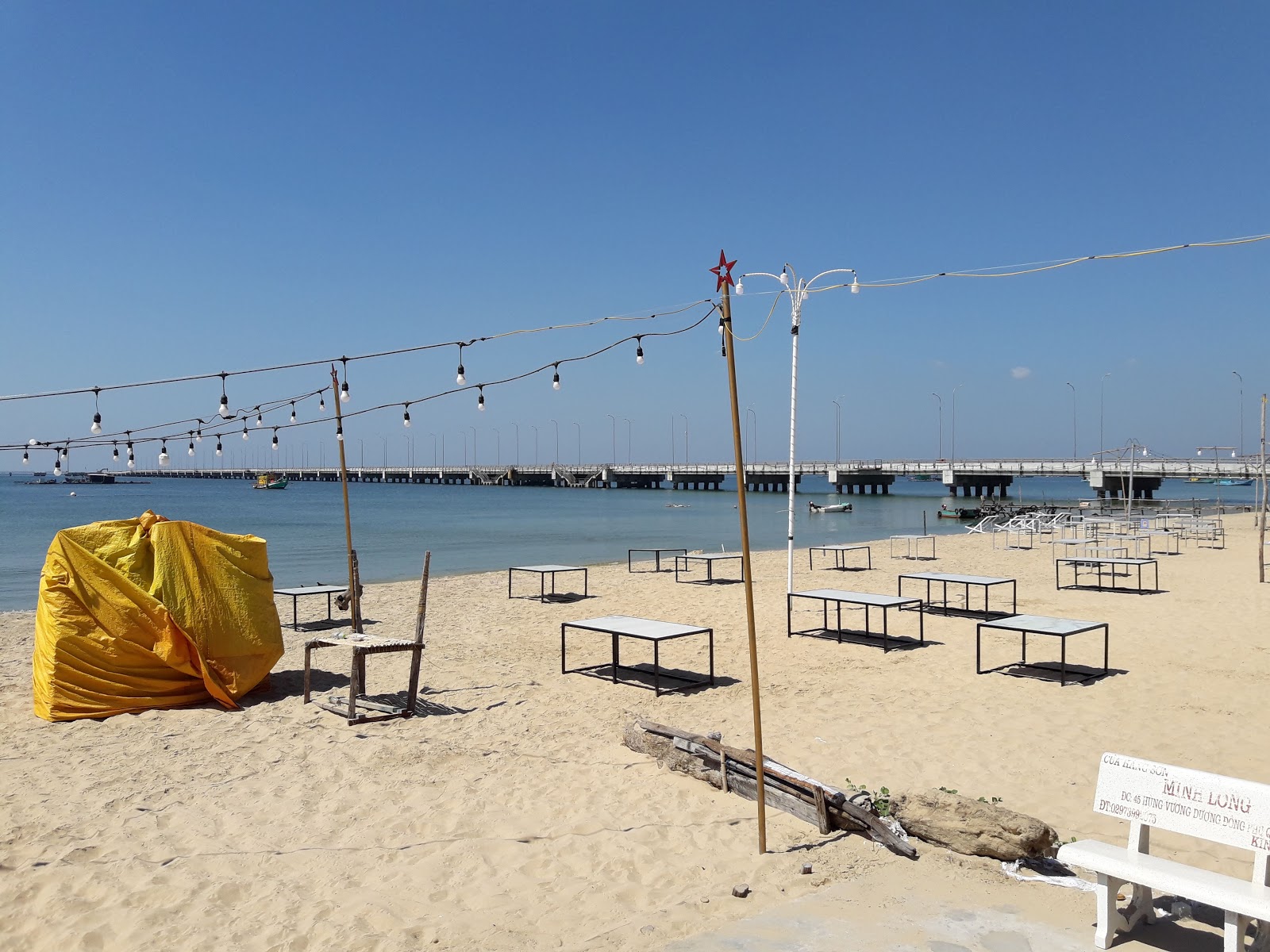 Foto de Duong Dong beach com água cristalina superfície