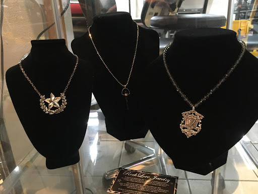 Tattoo Shop «Royal Flesh Tattoo and Piercing», reviews and photos, 4005 N Broadway St, Chicago, IL 60613, USA