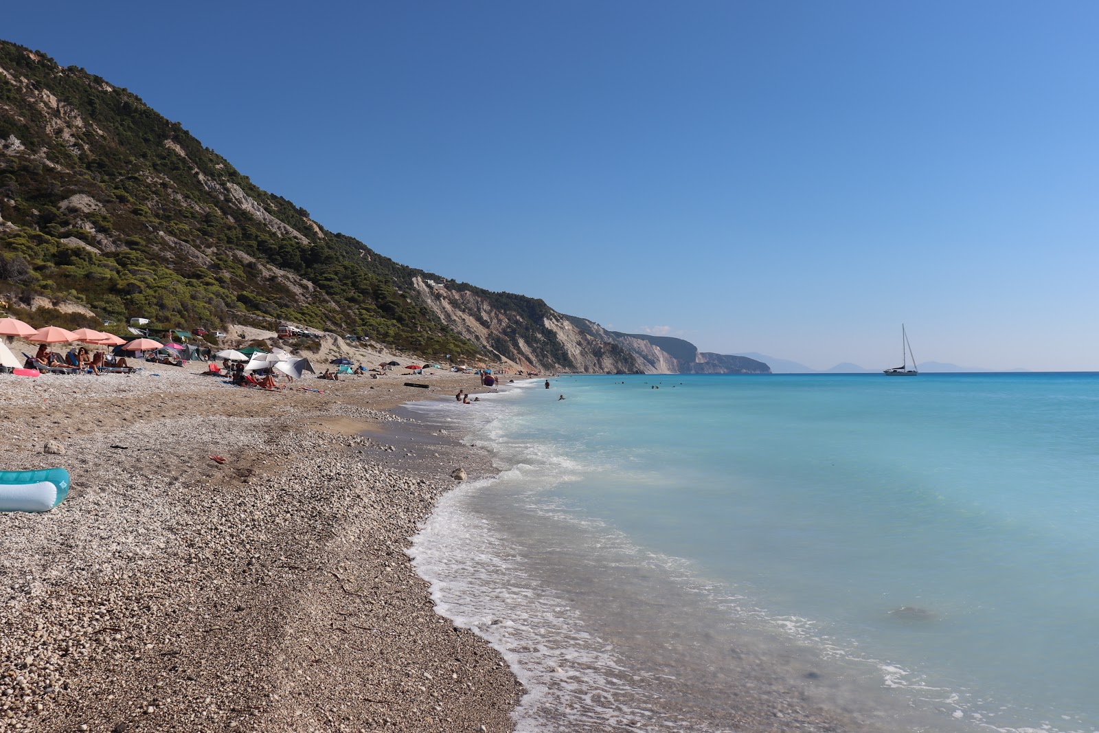 Foto af Gialos beach med høj niveau af renlighed