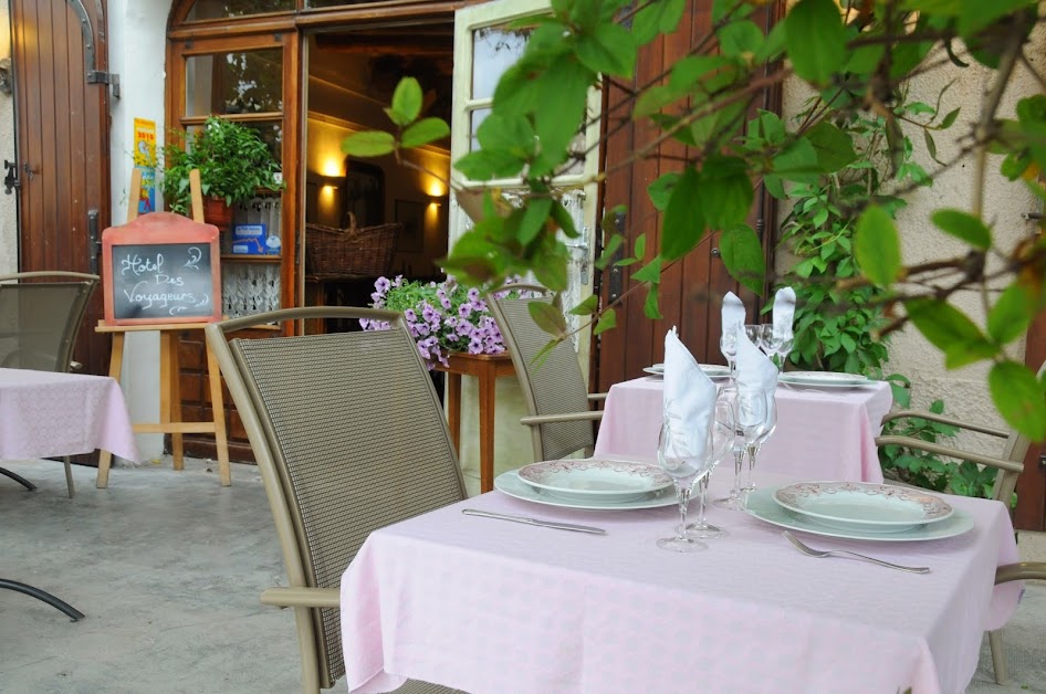 Hôtel Restaurant des Voyageurs à Saint-Saturnin-lès-Apt