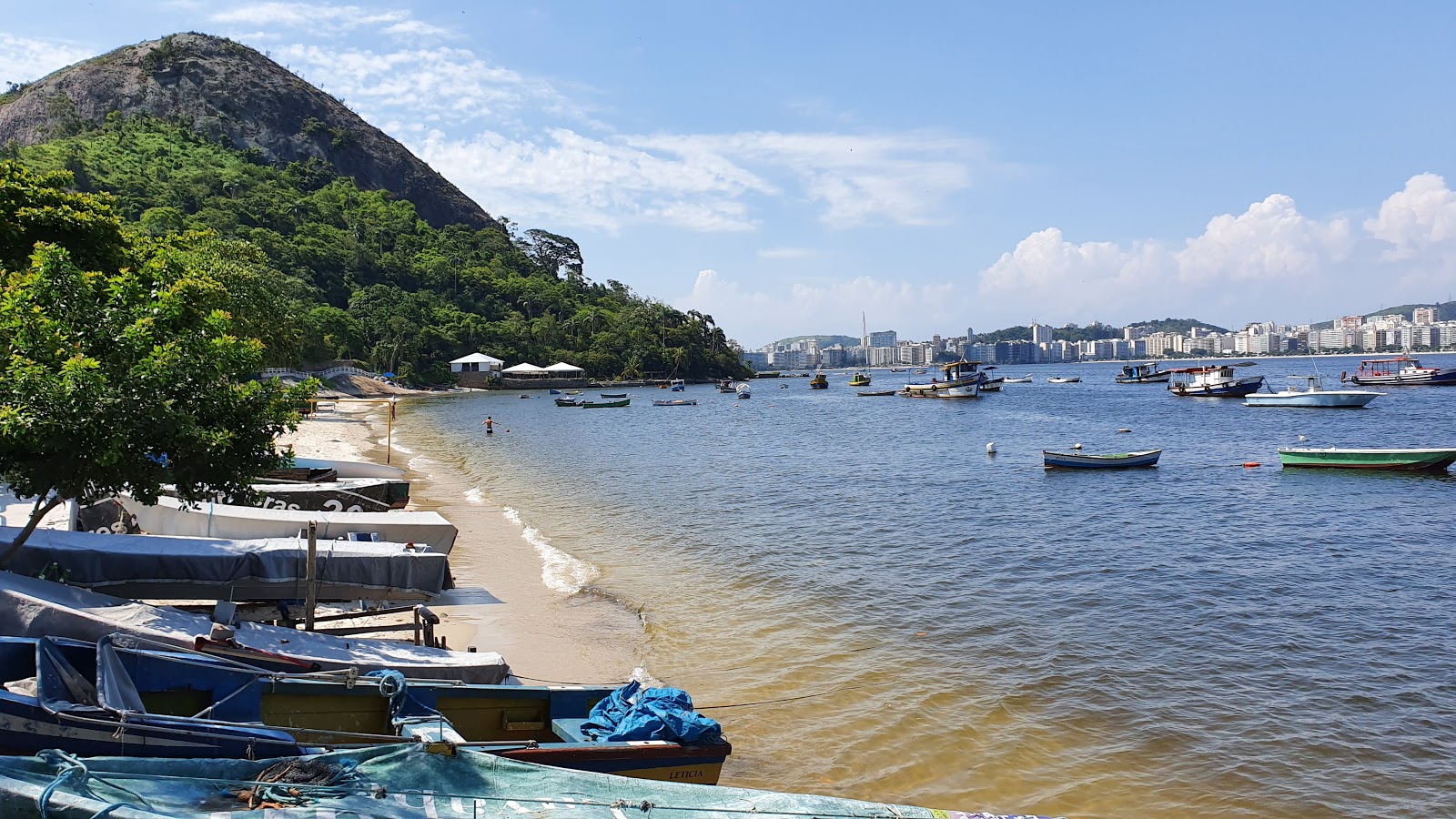 Foto de Praia do Canto con arena beige superficie