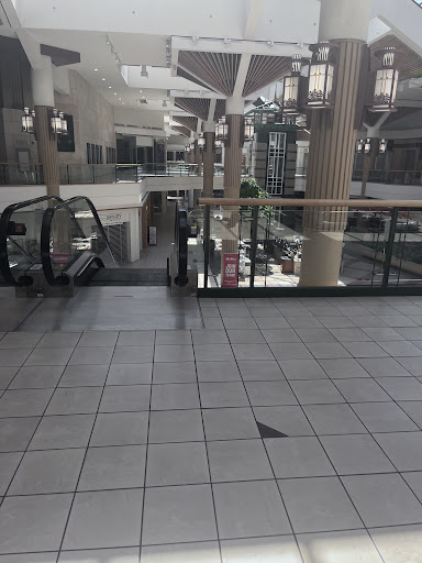 Shopping Mall «Stratford Square Mall», reviews and photos, 152 Stratford Dr, Bloomingdale, IL 60108, USA