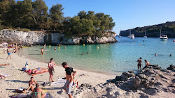 Photo de Plage de Cala en Turqueta situé dans une zone naturelle