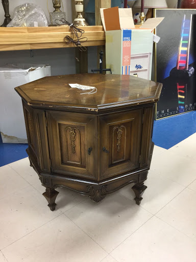 Used Furniture Store «Habitat for Humanity in Monmouth County ReStore», reviews and photos, 45 South St, Freehold, NJ 07728, USA