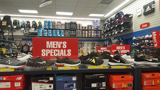 Sporting Goods Store «Big 5 Sporting Goods», reviews and photos, 19232 Soledad Canyon Rd, Canyon Country, CA 91351, USA