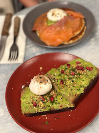 Avocado toast du Restaurant servant le petit-déjeuner Kozy Bosquet à Paris - n°15