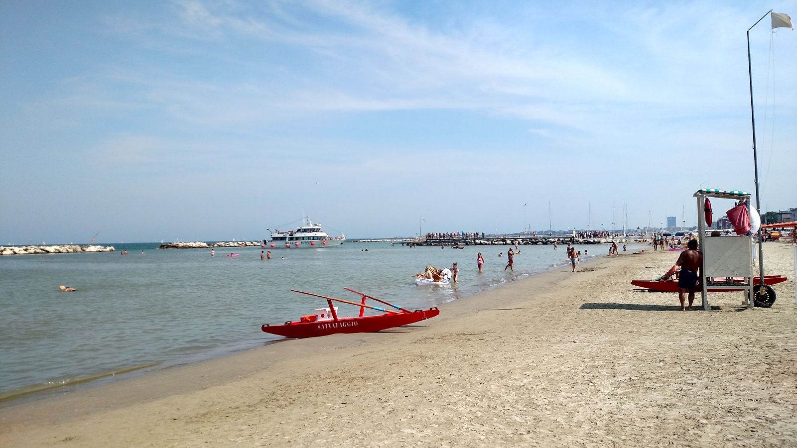 Photo de Viserba beach II avec plage spacieuse