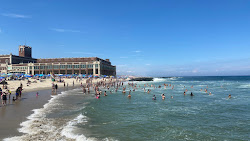 Photo de Asbury Park Beach avec rivage droit, long