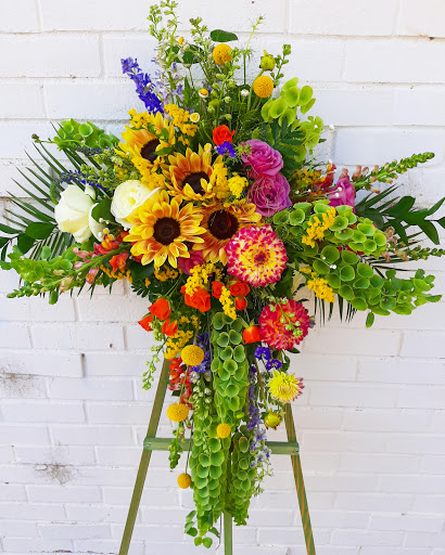 Florist «K & M Floral & Interior Plant Designs», reviews and photos, 537 Main St, Woodland, CA 95695, USA