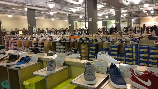 Shoe Store «DSW Designer Shoe Warehouse», reviews and photos, 139 Flatbush Ave, Brooklyn, NY 11217, USA