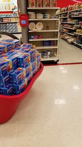 Department Store «Target», reviews and photos, 18855 N Market Pl Dr, Aurora, OH 44202, USA