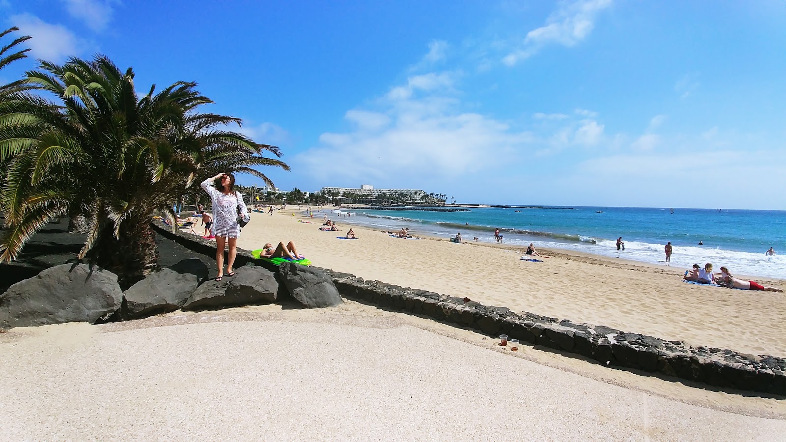 Foto de Playa de las Cucharas y el asentamiento