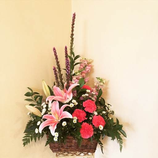 Gift Shop «Pathelen Flower & Gift Shop, Inc», reviews and photos, 1038 Main St, Shelbyville, KY 40065, USA