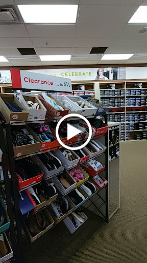 Shoe Store «Famous Footwear», reviews and photos, 1021 S Sutton Rd, Streamwood, IL 60107, USA