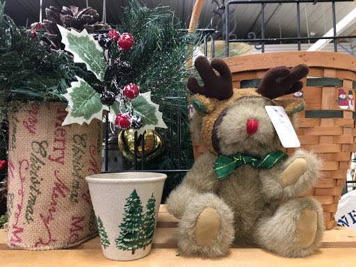 Thrift Store «Second Impressions Upscale Thrift Store», reviews and photos, 3750 S Westnedge Ave, Kalamazoo, MI 49008, USA