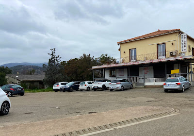 Parking boulangerie Chiaverini à Penta-di-Casinca